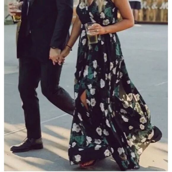 Lulu's Magnolia Blooms Black Floral
Print Maxi Dress size m - Picture 12 of 12